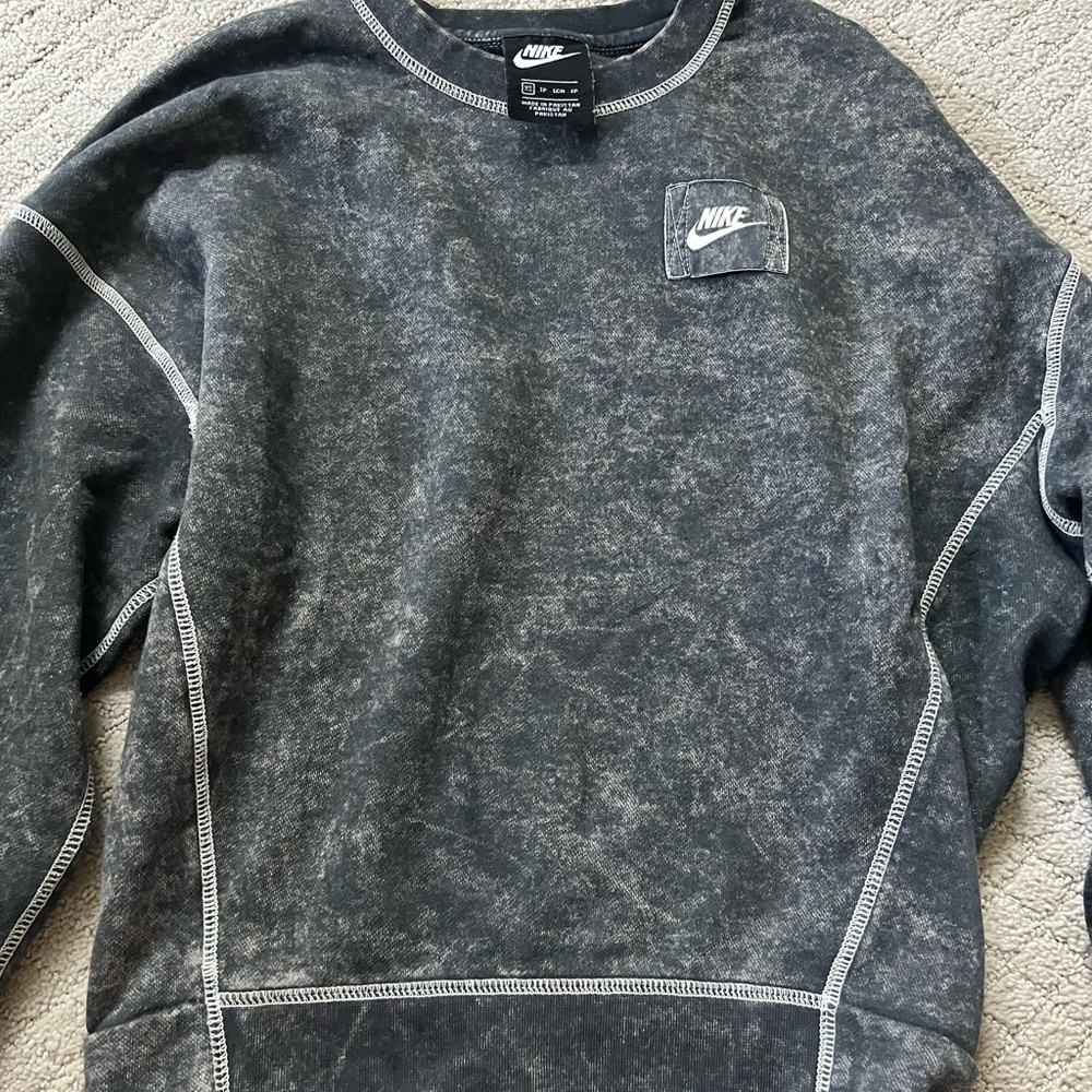 Nike women’s crewneck